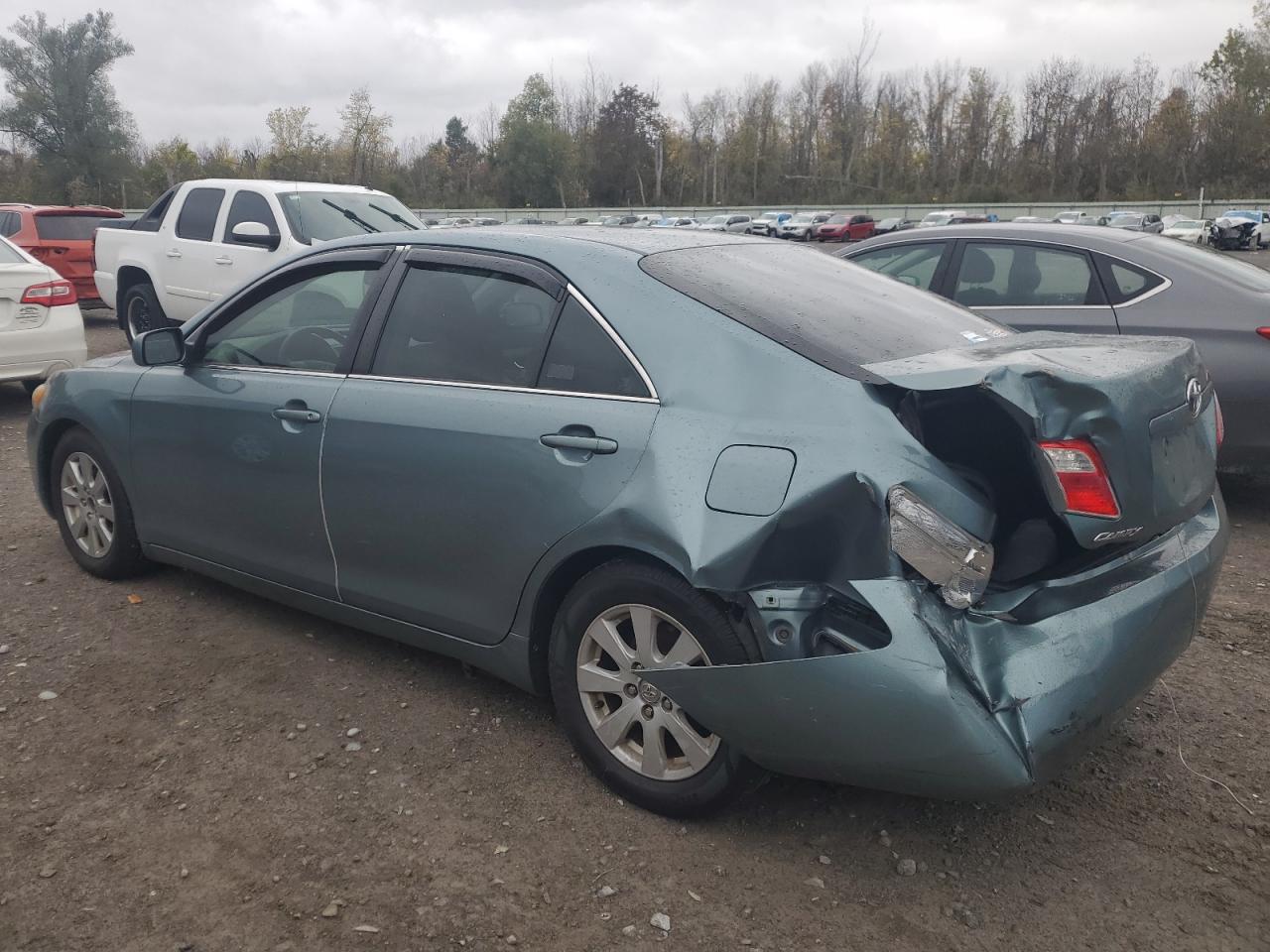 Toyota Camry Base Image 4