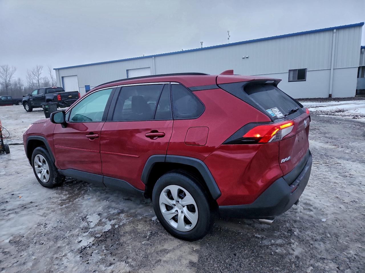 Toyota RAV4 Le Image 5