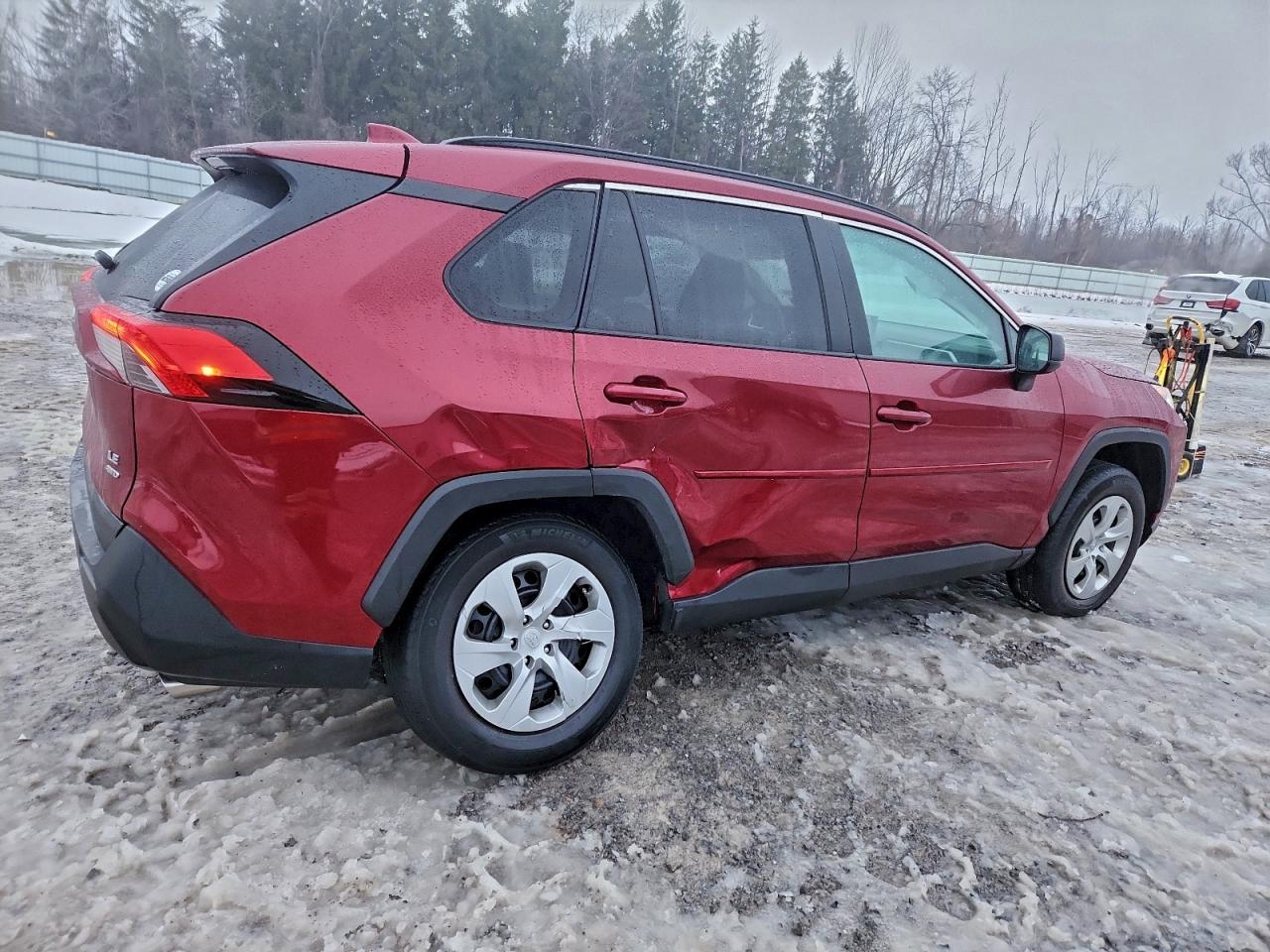 Toyota RAV4 Le Image 8