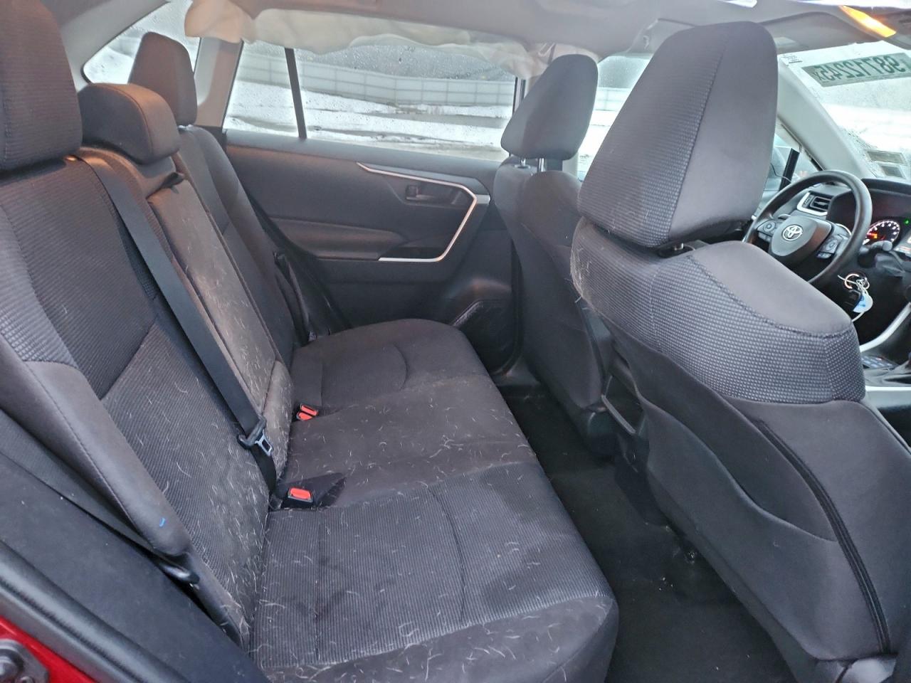 Toyota RAV4 Le Image 12